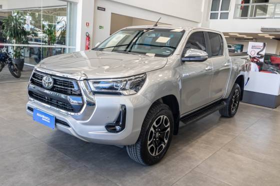 TOYOTA HILUX 2.8 D-4D TURBO DIESEL CD SRX LIMITED 4X4 AUTOMÁTICO TOYOTA HILUX 2.8 D-4D TURBO DIESEL CD SRX LIMITED 4X4 AUTOMÁTICO